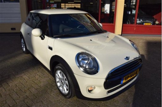 Mini Mini Cooper - 1.5 Serious Business Grote Navi, PDC, Cruise contol, Multi. Funct. stuur JCW, - 1