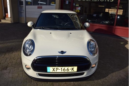 Mini Mini Cooper - 1.5 Serious Business Grote Navi, PDC, Cruise contol, Multi. Funct. stuur JCW, - 1