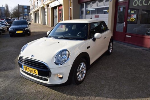 Mini Mini Cooper - 1.5 Serious Business Grote Navi, PDC, Cruise contol, Multi. Funct. stuur JCW, - 1