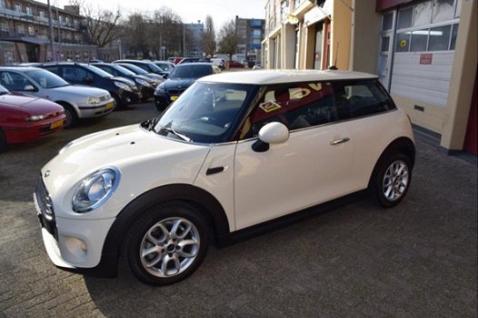 Mini Mini Cooper - 1.5 Serious Business Grote Navi, PDC, Cruise contol, Multi. Funct. stuur JCW, - 1