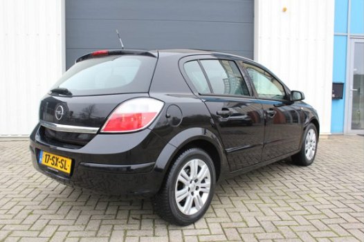 Opel Astra - 1.6 Edition Automaat/Lichtmetaal/Cruise control/Rijklaar - 1