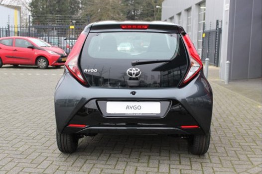 Toyota Aygo - 1.0 VVT-i x-play | 5 jaar garantie + 5 jaar gratis onderhoud - 1