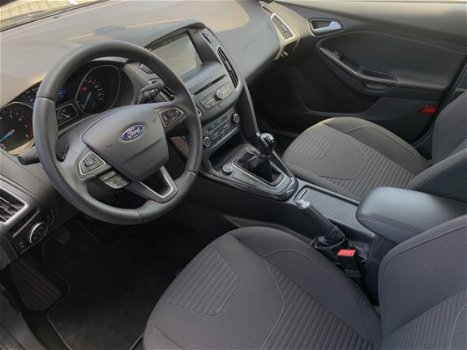 Ford Focus Wagon - 1.0 EcoBoost 100PK Titanium | Voorruitverwarming | Navigatie | Parkeer Assistent - 1