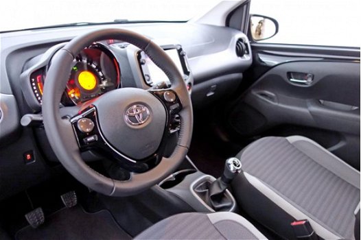 Toyota Aygo - 1.0 VVT-i x-cite Airco, Camera, Multi Media - 1