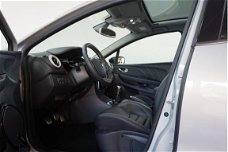 Renault Clio - 1.2 TCe Initiale Paris | Panoramadak | Stoelverwarming | Navigatie | BOSE | Leer