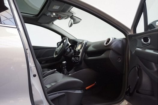 Renault Clio - 1.2 TCe Initiale Paris | Panoramadak | Stoelverwarming | Navigatie | BOSE | Leer - 1