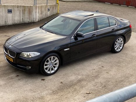 BMW 5-serie - 528i 3.0 HighExe Softclose/HeadUp/Dak/AdaptCruise - 1