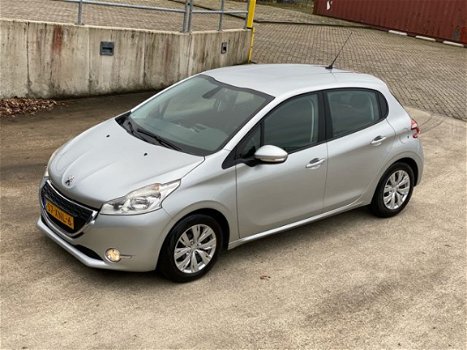 Peugeot 208 - 1.4 VTi Envy 95PK Navi/Clima/NAP *NIEUWSTAAT - 1