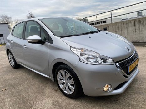 Peugeot 208 - 1.4 VTi Envy 95PK Navi/Clima/NAP *NIEUWSTAAT - 1