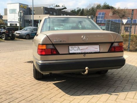 Mercedes-Benz E-klasse - e230 140000 KM ORIGINEEL NIEUWE STAAT 6999 EURO - 1