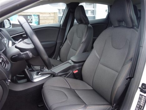 Volvo V40 Cross Country - 1.6 T4 Momentum 180pk Navigatie Clima Cruise NL-geleverd NIEUWSTAAT - 1