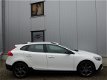 Volvo V40 Cross Country - 1.6 T4 Momentum 180pk Navigatie Clima Cruise NL-geleverd NIEUWSTAAT - 1 - Thumbnail