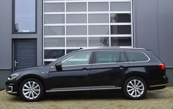 Volkswagen Passat Variant - 1.4T GTE Highline LEER/PANORAMA/TREKHAAK - 1