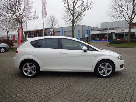 Seat Leon - 1.6 TDI Style AIRCO / NAVI / PDC / AUTOMAAT - 1