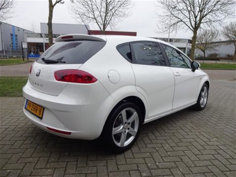 Seat Leon - 1.6 TDI Style AIRCO / NAVI / PDC / AUTOMAAT - 1