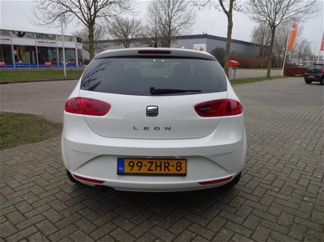 Seat Leon - 1.6 TDI Style AIRCO / NAVI / PDC / AUTOMAAT - 1