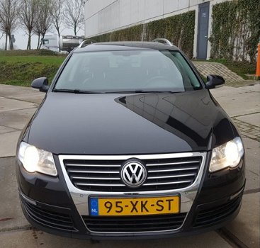 Volkswagen Passat Variant - 2.0 FSI Highline Navi Clima Leder Trekhaak - 1