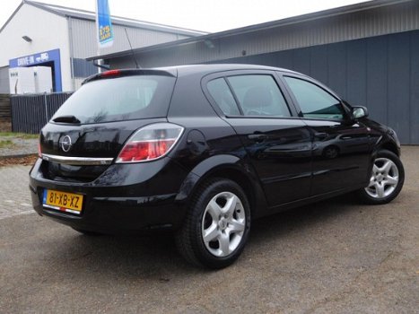 Opel Astra - 1.6 Business - 1