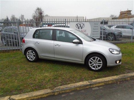 Volkswagen Golf - 1.6 TDI Highline BlueMotion met een nieuwe apk keuring Clima Navi Xenon Led - 1