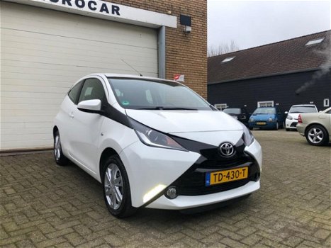 Toyota Aygo - 1.0 VVT-i x-play - 1