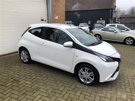 Toyota Aygo - 1.0 VVT-i x-play - 1