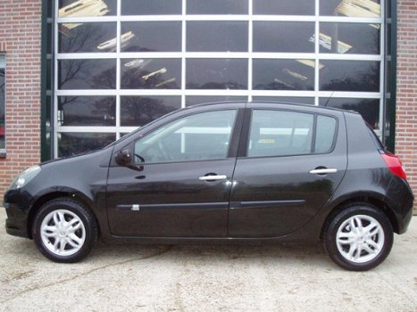 Renault Clio - 1.6-16V Dynamique Luxe Radio/cd, cruise, apk t/m 11-2020 - 1