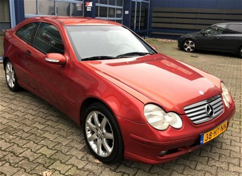 Mercedes-Benz C-klasse Sportcoupé - 200 K. VOLLEDIG ONDERHOUDEN - 1