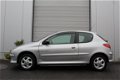 Peugeot 206 - 1.4 Quiksilver - NAP - Trekhaak - Airco - Nieuwe APK, Garantie en beurt - 1 - Thumbnail