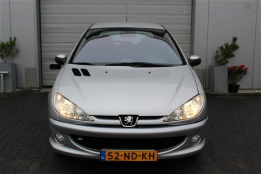 Peugeot 206 - 1.4 Quiksilver - NAP - Trekhaak - Airco - Nieuwe APK, Garantie en beurt - 1