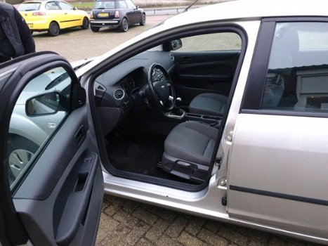 Ford Focus - 1.6-16V 