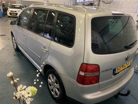 Volkswagen Touran - 1.6-16V FSI - 1