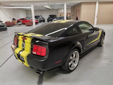 Ford Mustang - USA 4.6 V8 GT black and yellow - 1