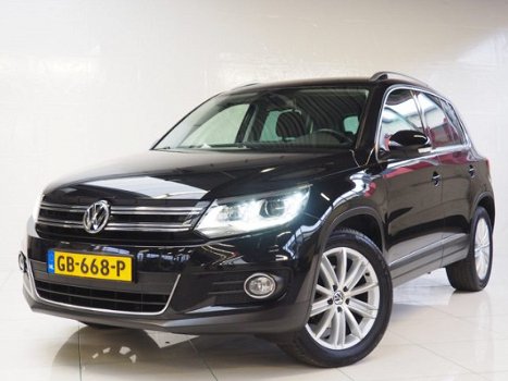 Volkswagen Tiguan - 2.0 TDI Sport&Style | Xenon | Led | Achteruitrijcamera | Afneembare Trekhaak | D - 1