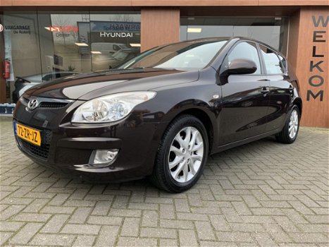 Hyundai i30 - 2.0i Style-Climate controle-Half leder - 1