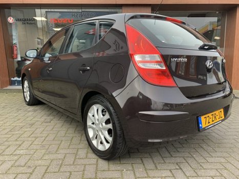 Hyundai i30 - 2.0i Style-Climate controle-Half leder - 1