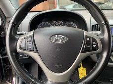 Hyundai i30 - 2.0i Style-Climate controle-Half leder