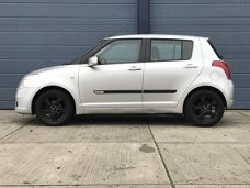 Suzuki Swift - 1.3 GA / GROOT NAVI / AIRCO / 5 DEURS