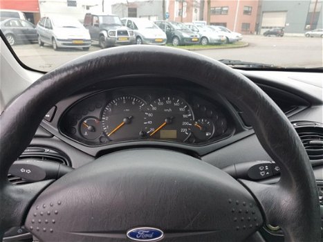 Ford Focus Wagon - 1.8-16V Ambiente AIRCO/APK/NAP - 1