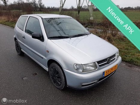 Volkswagen Polo - 1.6 BJ 1999 - Grijs Metallic- Met Nieuwe APK - 1