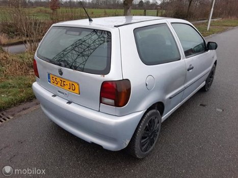 Volkswagen Polo - 1.6 BJ 1999 - Grijs Metallic- Met Nieuwe APK - 1