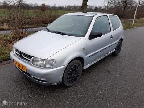 Volkswagen Polo - 1.6 BJ 1999 - Grijs Metallic- Met Nieuwe APK - 1