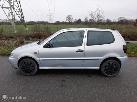 Volkswagen Polo - 1.6 BJ 1999 - Grijs Metallic- Met Nieuwe APK - 1