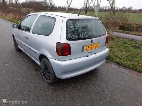 Volkswagen Polo - 1.6 BJ 1999 - Grijs Metallic- Met Nieuwe APK - 1