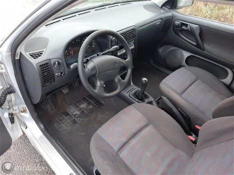 Volkswagen Polo - 1.6 BJ 1999 - Grijs Metallic- Met Nieuwe APK - 1