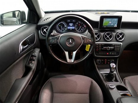 Mercedes-Benz A-klasse - 180 AMG Style Edition , Navi, Hleer, Xenon, Licht metalen velgen - 1