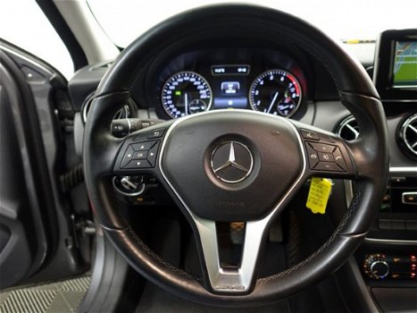 Mercedes-Benz A-klasse - 180 AMG Style Edition , Navi, Hleer, Xenon, Licht metalen velgen - 1