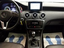 Mercedes-Benz A-klasse - 180 Urban AMG-Line, Vol Leer, Camera, Navi, Xenon