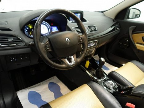 Renault Mégane Estate - 1.5 dCi BOSE edition Panodak, Leer, Camera, Navi, Xenon, Full - 1