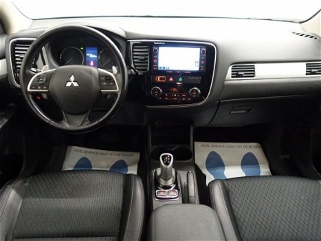 Mitsubishi Outlander - 2.0 PHEV Executive + 4WD Autom, Navi, Camera, Hleer, ECC, LMV - 1