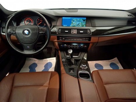 BMW 5-serie - 520D Sedan 184pk HIGH EXE M-SPORT Navi, Leer, Camera, Xenon, ECC, LMV - 1